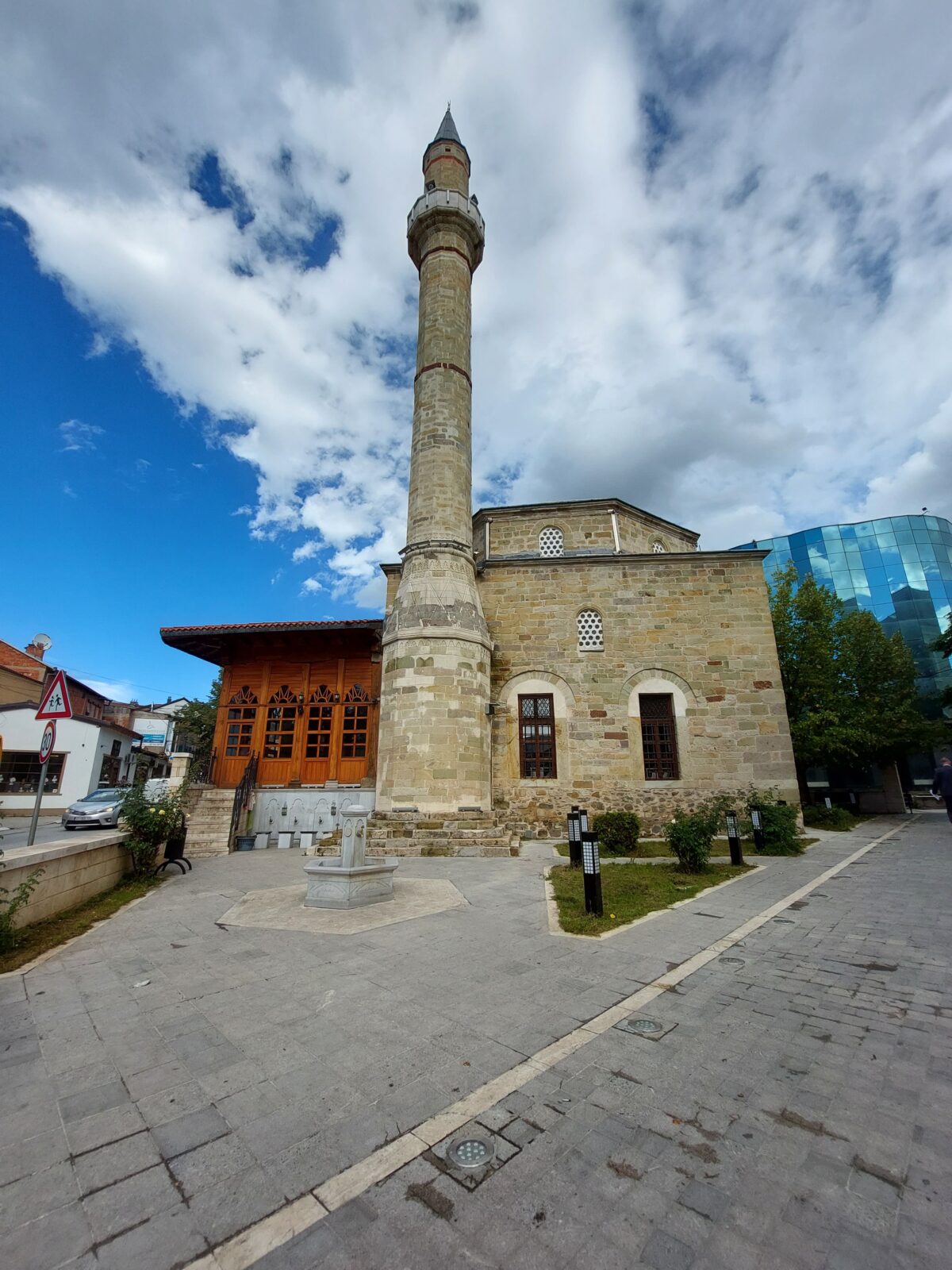 Visiter Pristina, la jeune ville rebelle et fière de l’être !