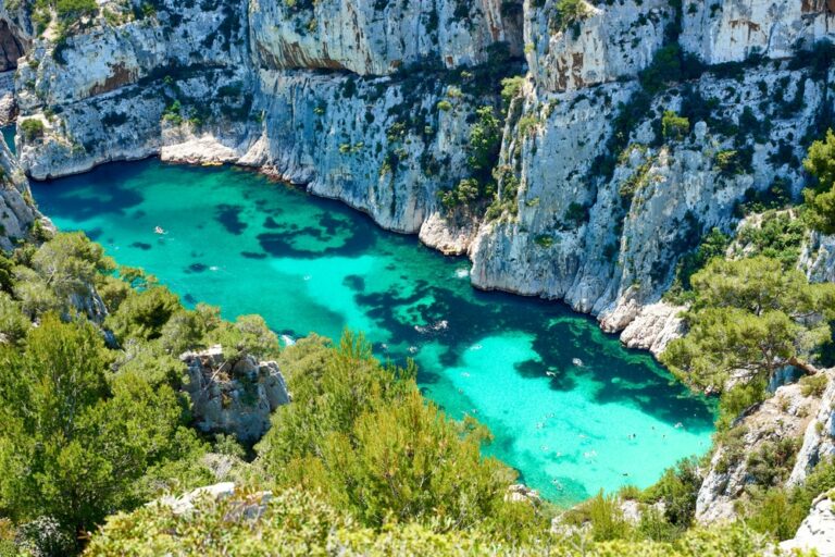 baignade dans les eaux turquoise den vau