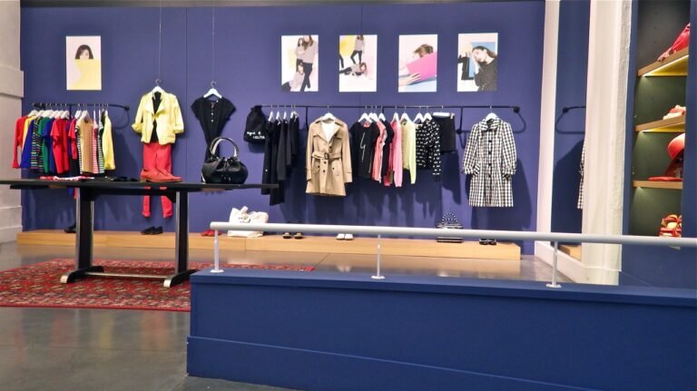 Qui est Agnes B et quelles sont ses boutiques rue de Marseille 39 boutique agnes b rue de marseille