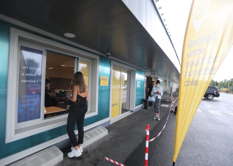 Où se trouve le bureau de La Poste au Parc des Collines 37 bureau de la poste au parc des collines