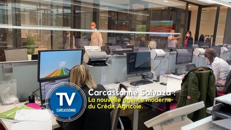 bureau moderne du credit agricole en action 1