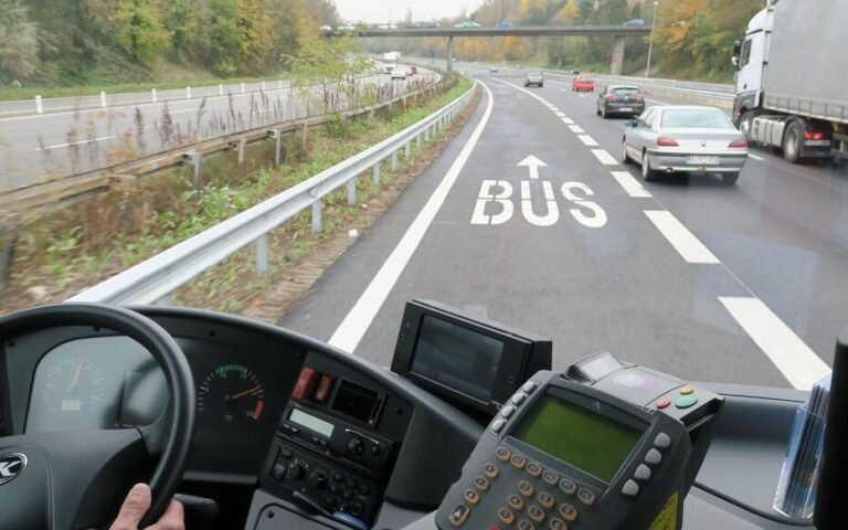 Pourquoi les bus doivent-ils circuler sur la voie de gauche sur l'autoroute 35 bus sur autoroute voie de gauche