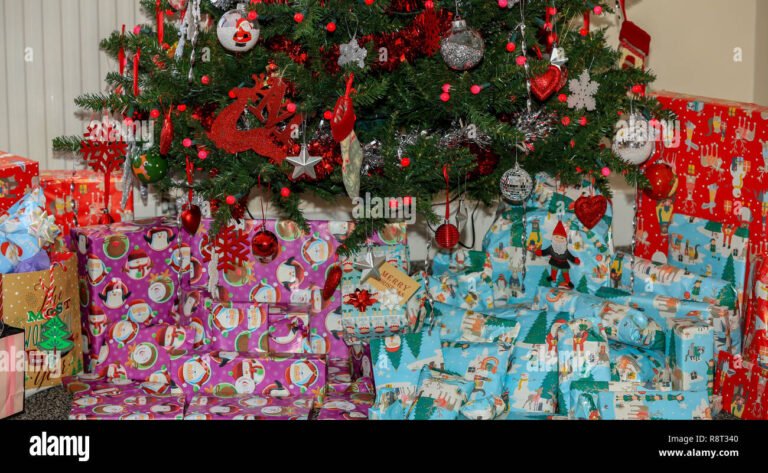 Comment faire une liste de Noël parfaite pour vos proches 34 cadeaux soigneusement emballes sous un sapin