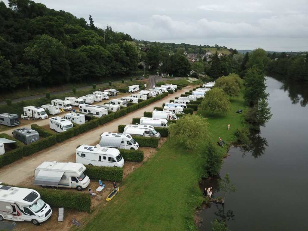 Où trouver une aire de camping-car au bord de l’eau