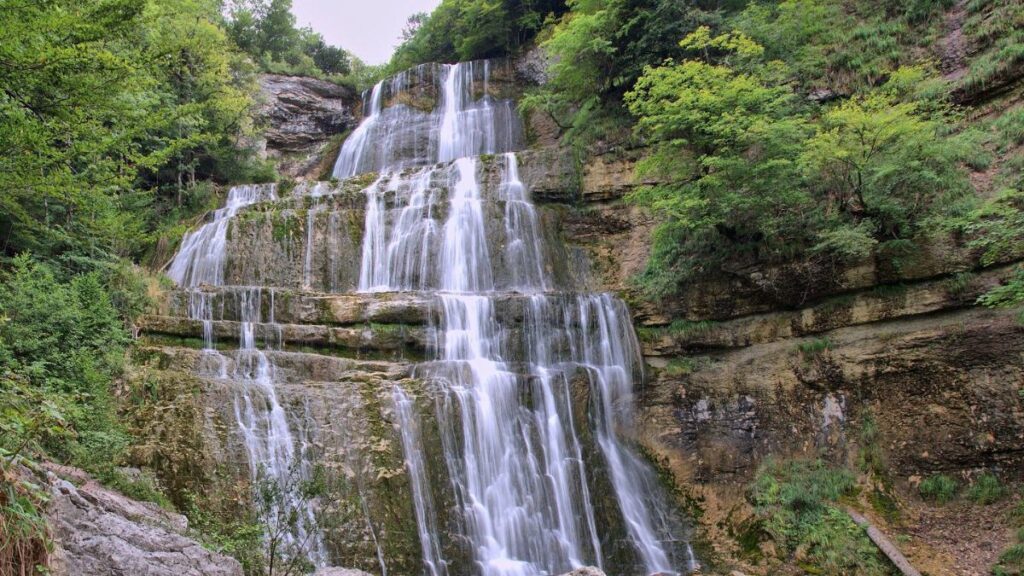 Comment profiter d’un week-end au Jura près de la cascade du Hérisson