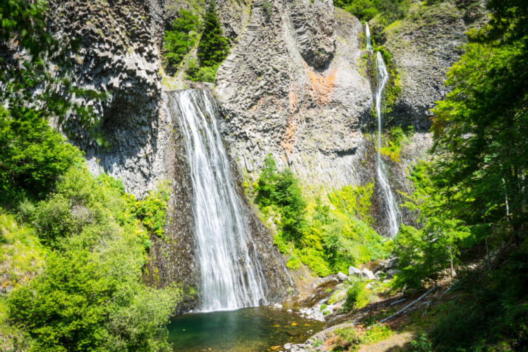 cascades majestueuses en pleine nature ardechoise