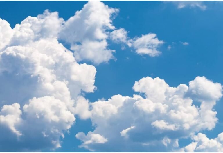 Où fera-t-il beau en France ce week-end Découvrez les prévisions ! 32 ciel bleu avec des nuages blancs