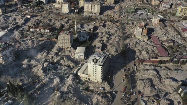 des destructions apres un tremblement de terre