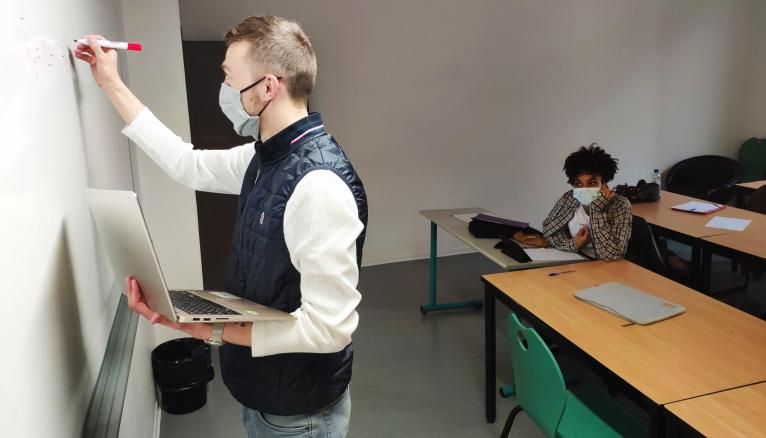 Comment le programme « Back to Bac » aide-t-il les étudiants à Marseille