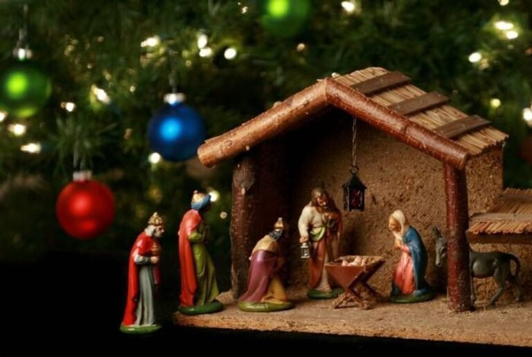 Quel est le thème de la chanson "Le Noël des petits santons" de Tino Rossi 23 des santons au pied dun sapin