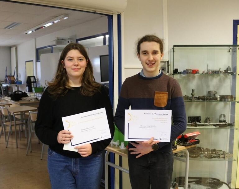 eleve recevant une bourse detudes