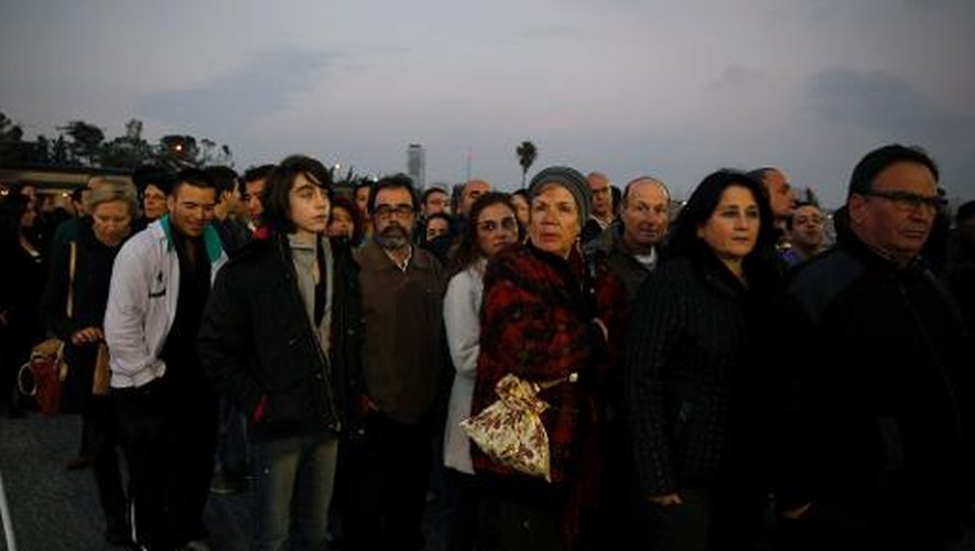 file dattente devant lambassade disrael