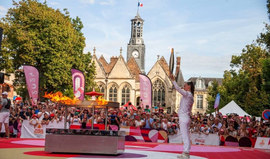 Dans quelle ville la flamme olympique sera-t-elle célébrée