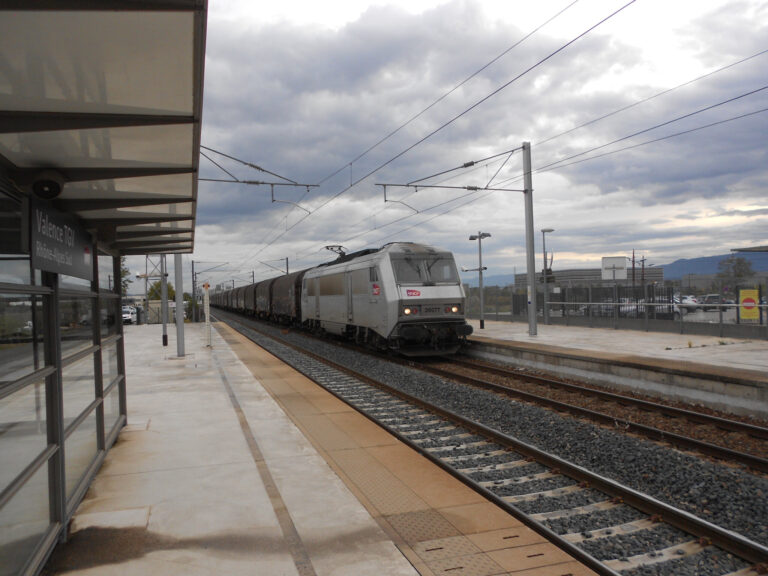 gare tgv daix en provence animee et moderne