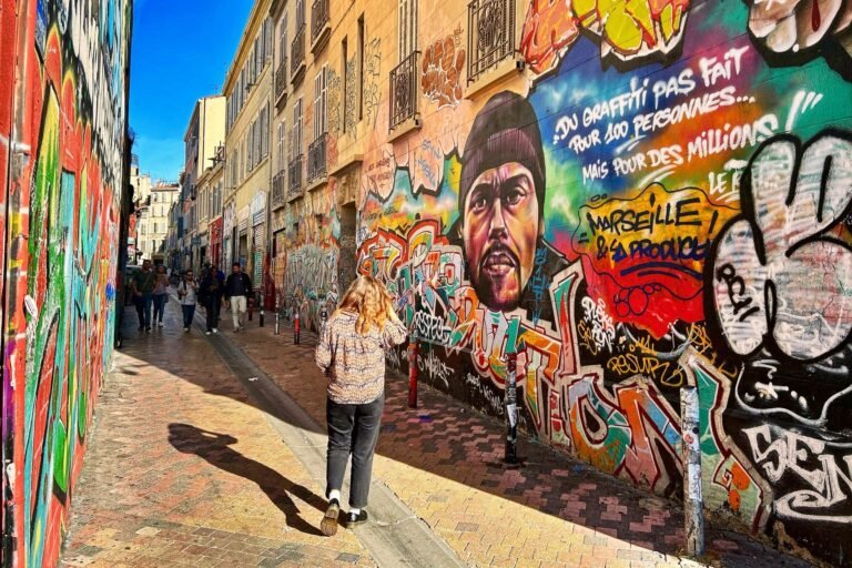 Marseille est-elle vraiment la capitale du rap en France 4 graffiti artistique representant la culture rap marseillaise