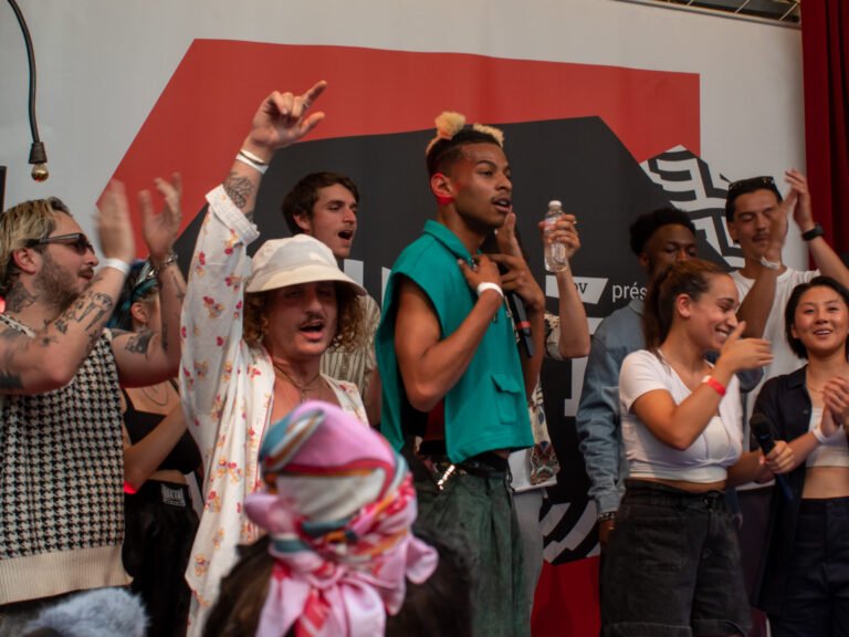 groupe de rap en pleine performance