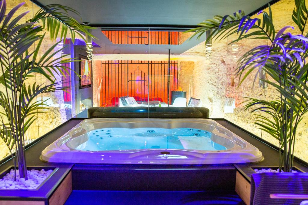 Où trouver un hôtel avec jacuzzi privatif à Tours