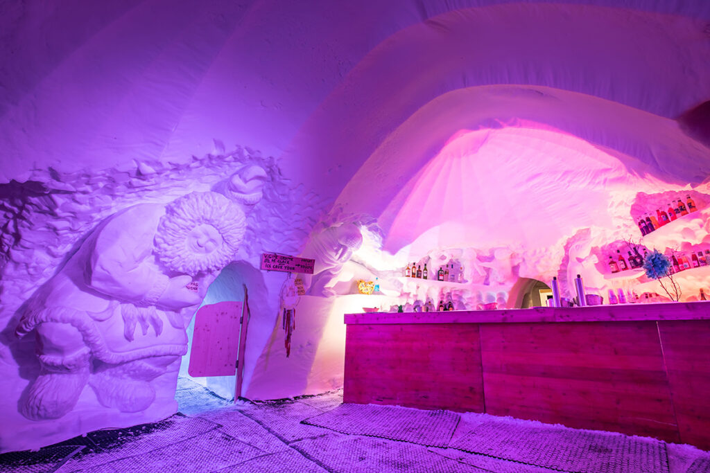 igloo dans les alpes sous les etoiles