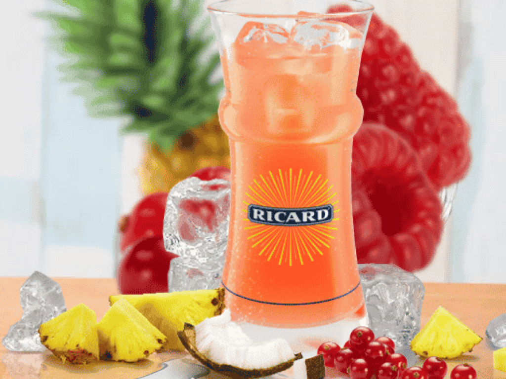 ingredients du ricard sur un fond colore