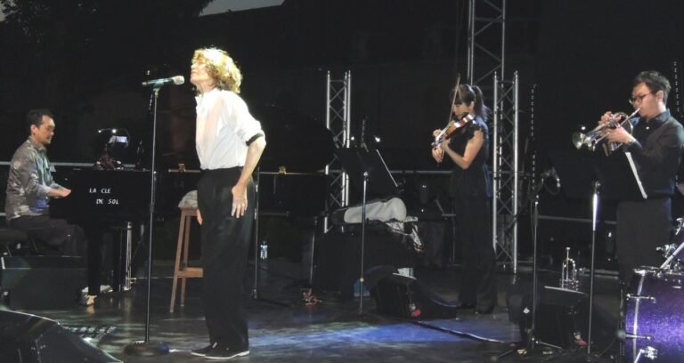 Que signifie "Prat ar Coum" dans la carrière de Jane Birkin 26 jane birkin sur scene avec emotion