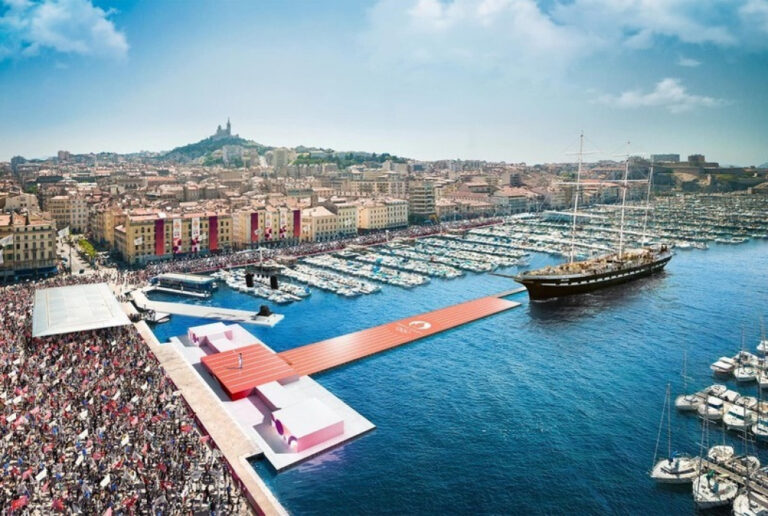 le belem a quai a marseille