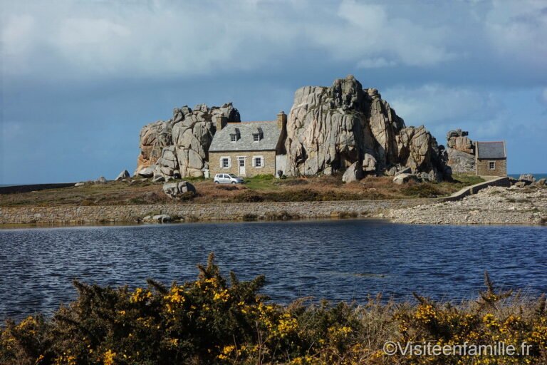 Comment trouver une maison entre deux rochers en Bretagne 3 maison pittoresque entre deux rochers bretons