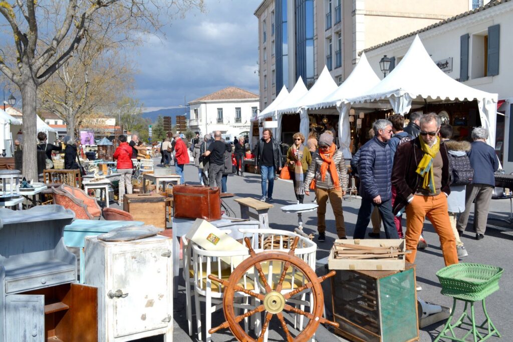 Pourquoi visiter le village des antiquaires à L’Isle-sur-la-Sorgue