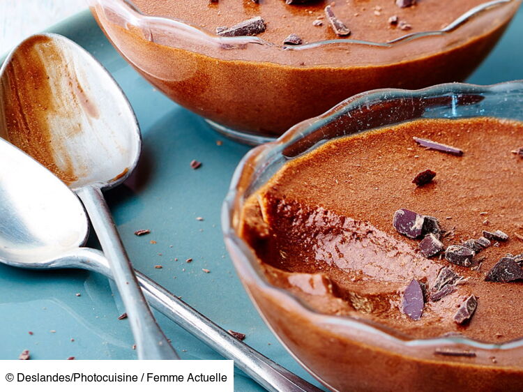 mousse au chocolat et cafe en preparation