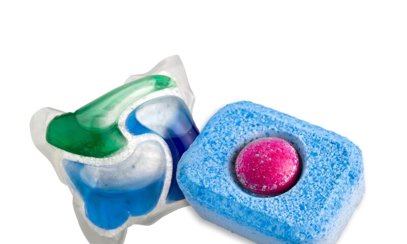 Faut-il retirer le plastique des pastilles de lave-vaisselle avant usage