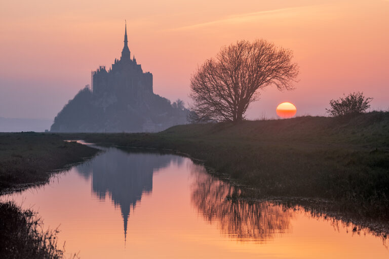 paysage du mont saint michel au coucher du soleil
