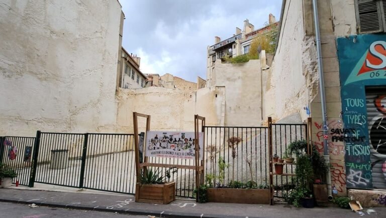 Où trouver l'épicerie L'Idéal sur la rue d'Aubagne à Marseille 41 photographie de la rue daubagne a marseille