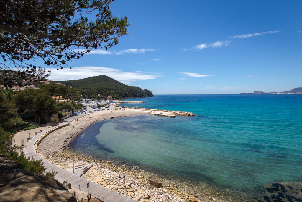 plage animee a saint cyr sur mer