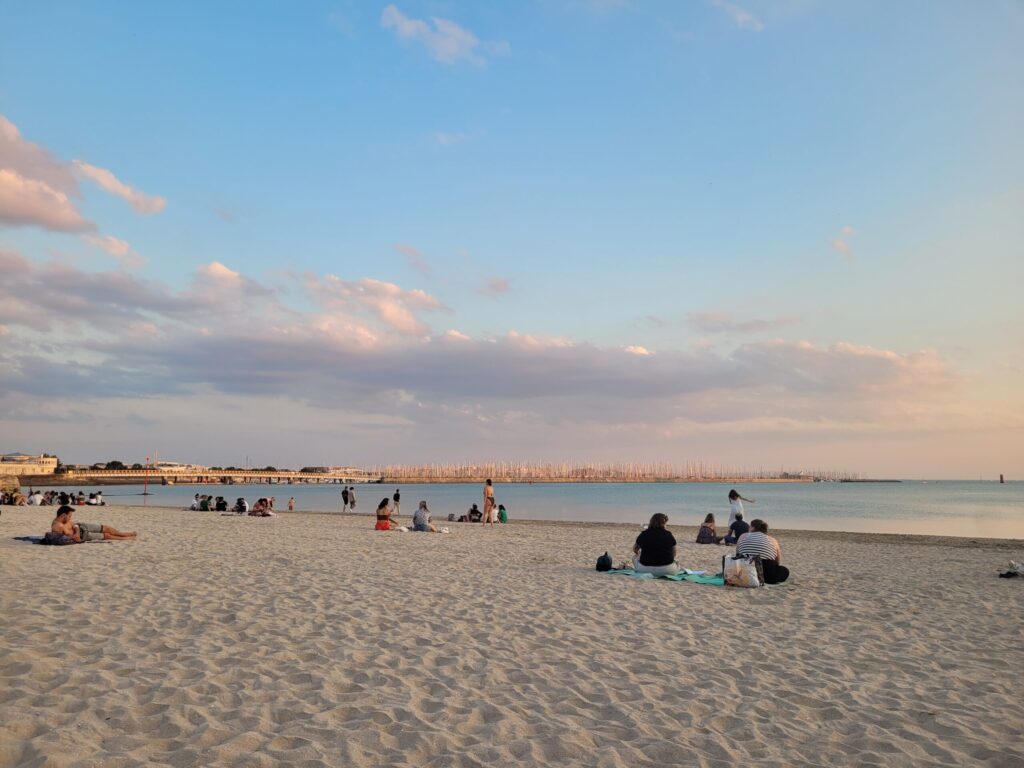 plage ensoleillee de charente maritime