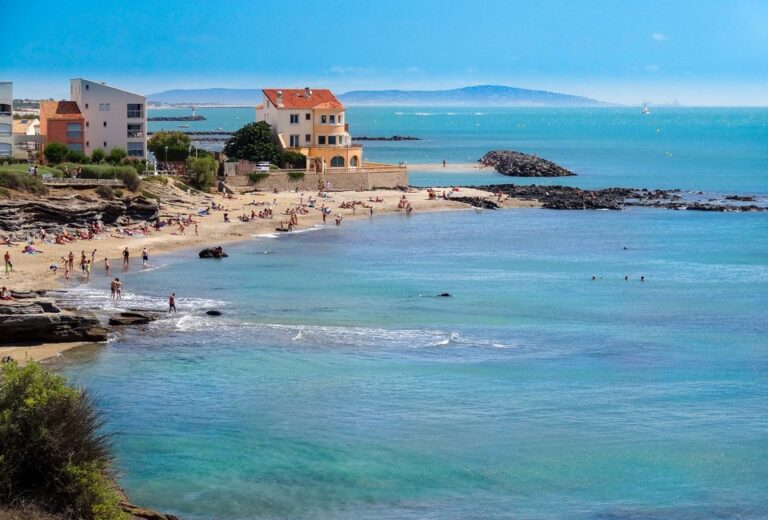 plage ensoleillee du cap dagde