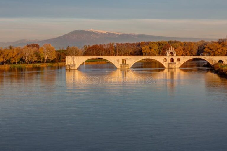 pont saint benezet au coucher de soleil