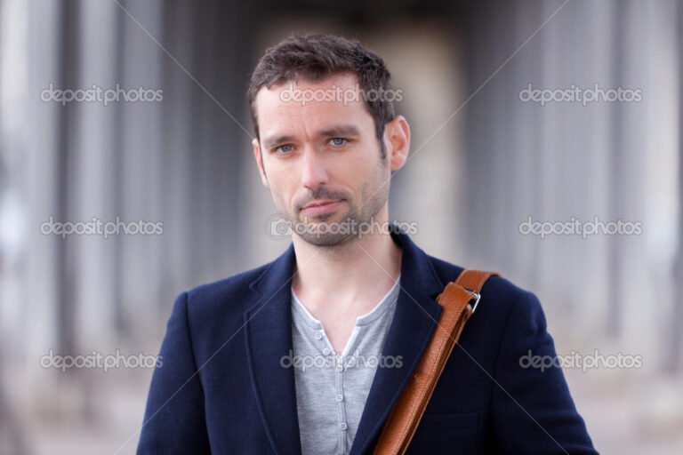 Qui est considéré comme l'homme le plus beau de France 1 portrait dun homme seduisant en france