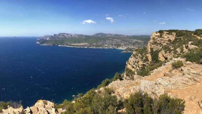Comment profiter d'une visite à pied de Cassis et ses environs 9 sentier cotier avec vues sur cassis