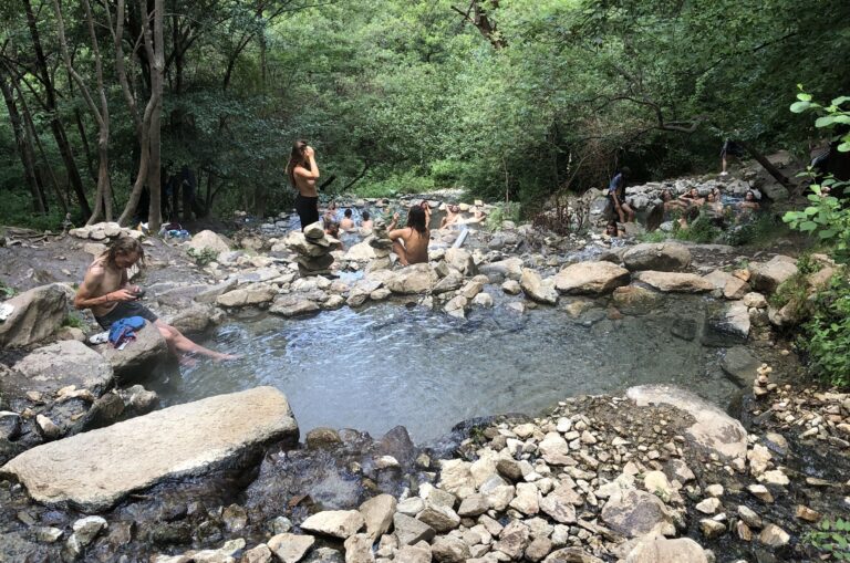 sources deau chaude naturelle dans les pyrenees