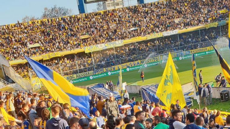 stade de football avec fans enjoues