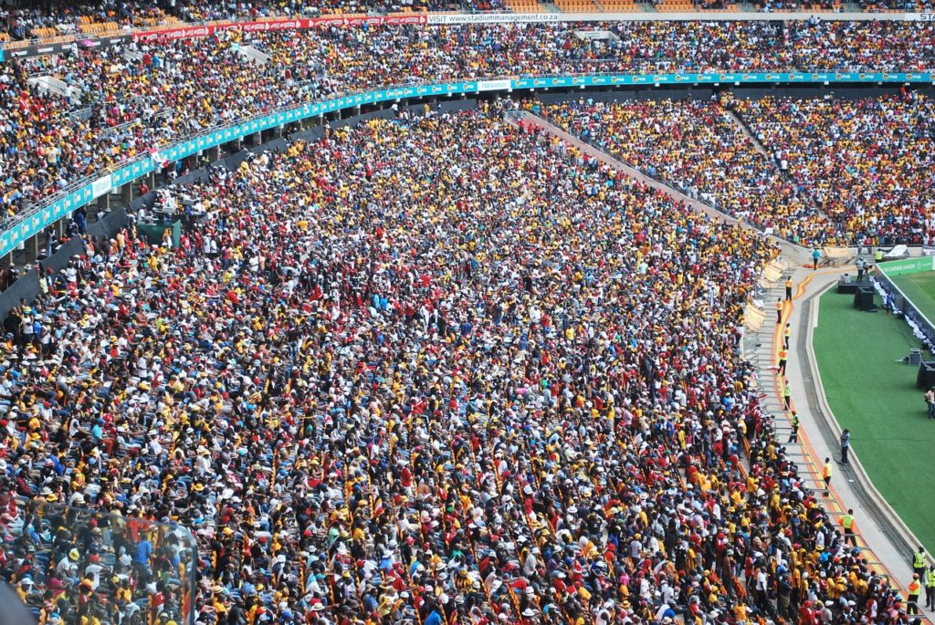 stade plein avec des supporters passionnes