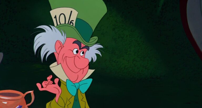 un chapelier avec un chapeau extravagant