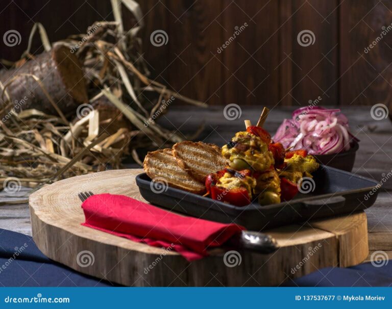 un plat savoureux dans un restaurant chaleureux