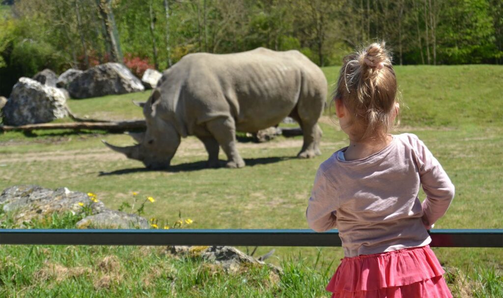 un zoo francais avec divers animaux