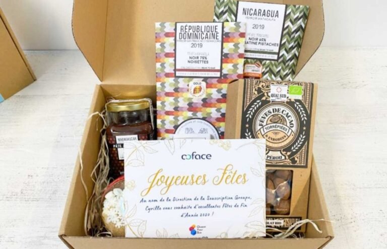 Comment préparer une boîte de Noël pour les plus démunis 14 une boite de noel remplie de cadeaux