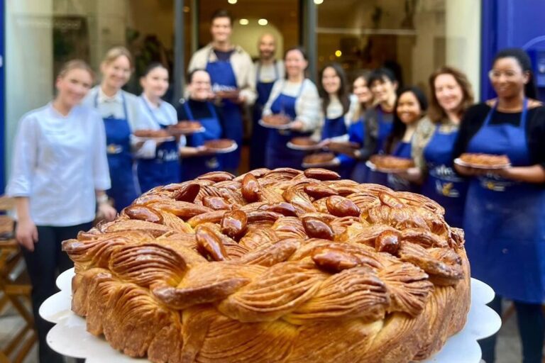 une boulangerie animee a marseille