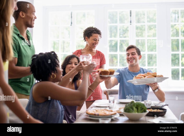 Quel texte de Khalil Gibran parle de la famille et de ses valeurs 10 une famille reunie autour dune table