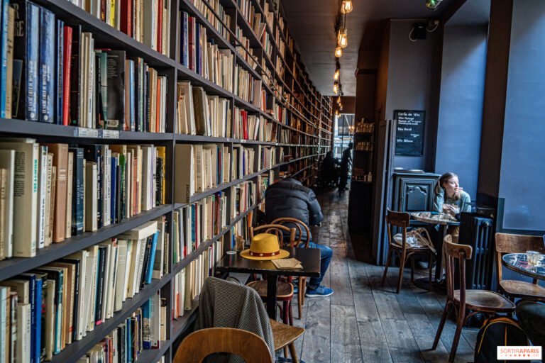 Pourquoi choisir Grand Largue, librairie et salon de thé 15 une librairie accueillante avec un coin cafe