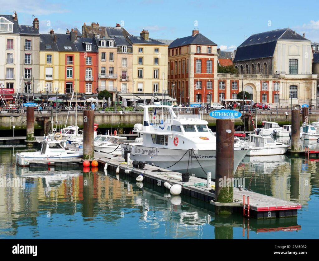 une vue panoramique du port de dieppe