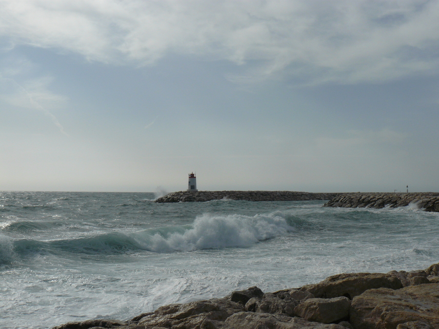 Y a-t-il des spots de surf à Sausset-les-Pins