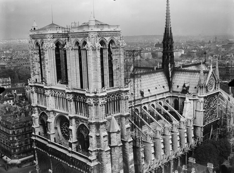 vue aerienne de la cathedrale notre dame 1